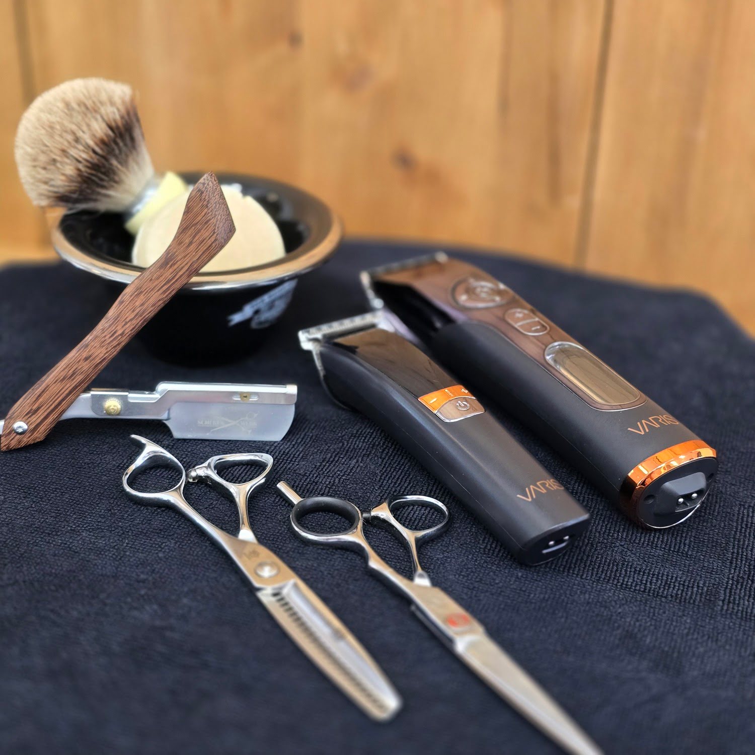 Rasur beim Salon Scherenwerk Varis Rasierer
